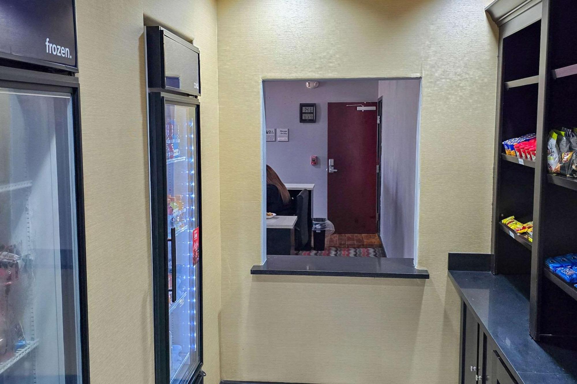 Quality Inn & Suites Pearsall Экстерьер фото