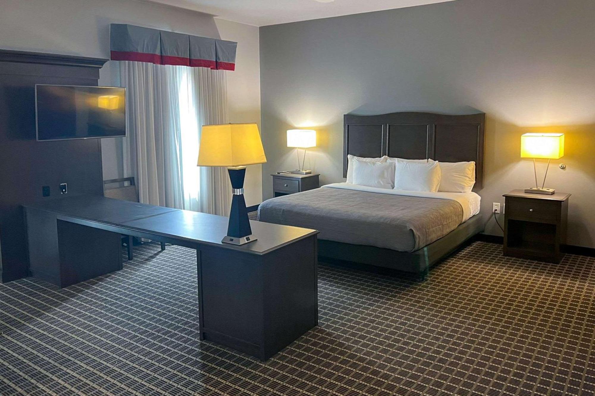Quality Inn & Suites Pearsall Экстерьер фото