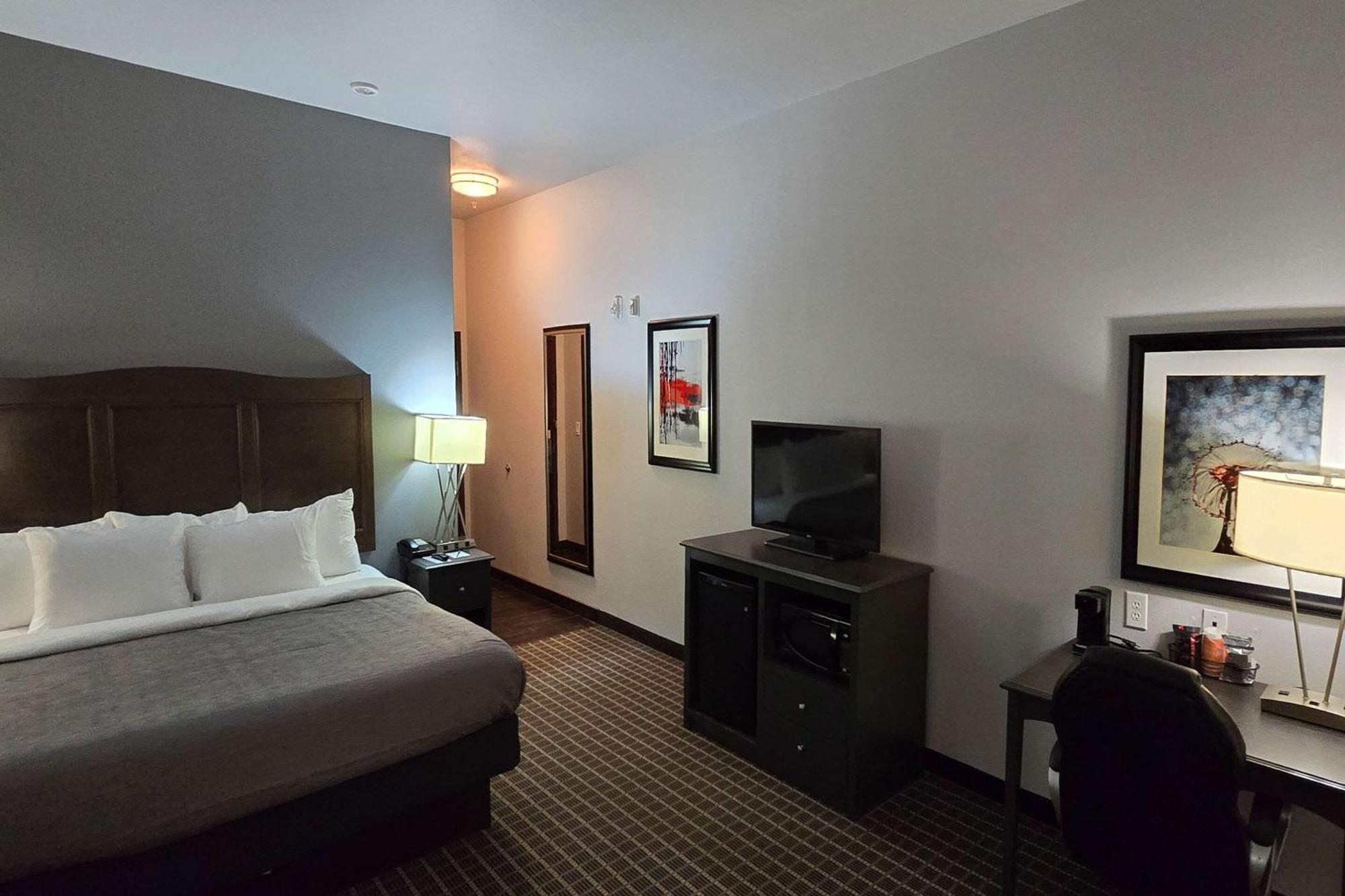 Quality Inn & Suites Pearsall Экстерьер фото
