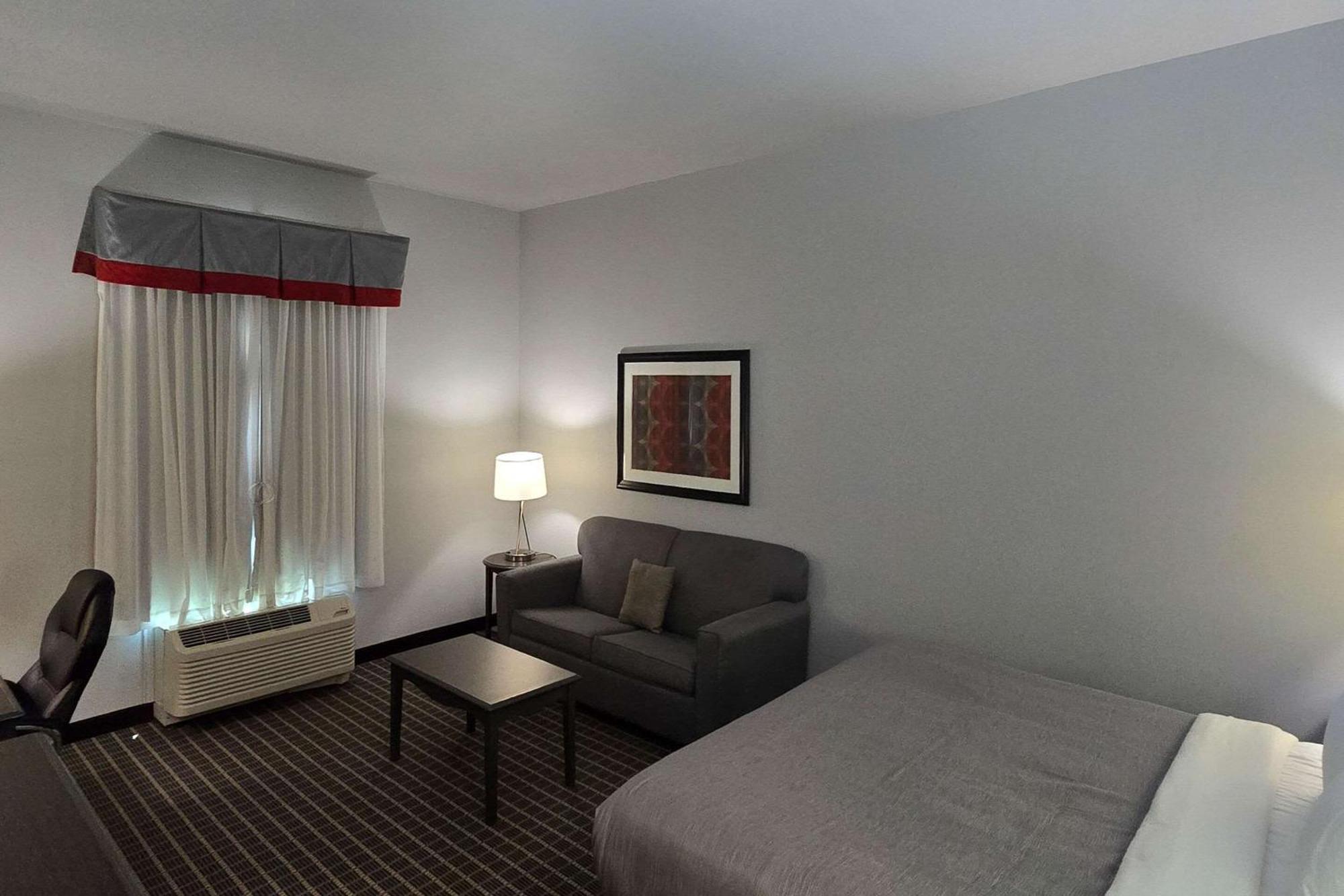 Quality Inn & Suites Pearsall Экстерьер фото