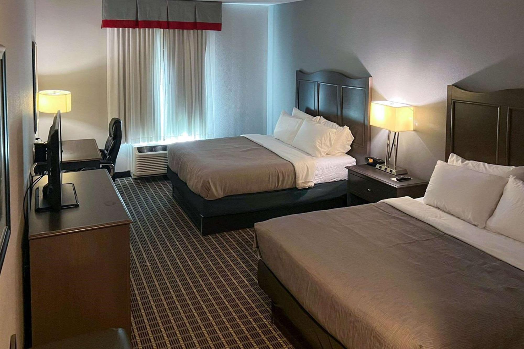Quality Inn & Suites Pearsall Экстерьер фото