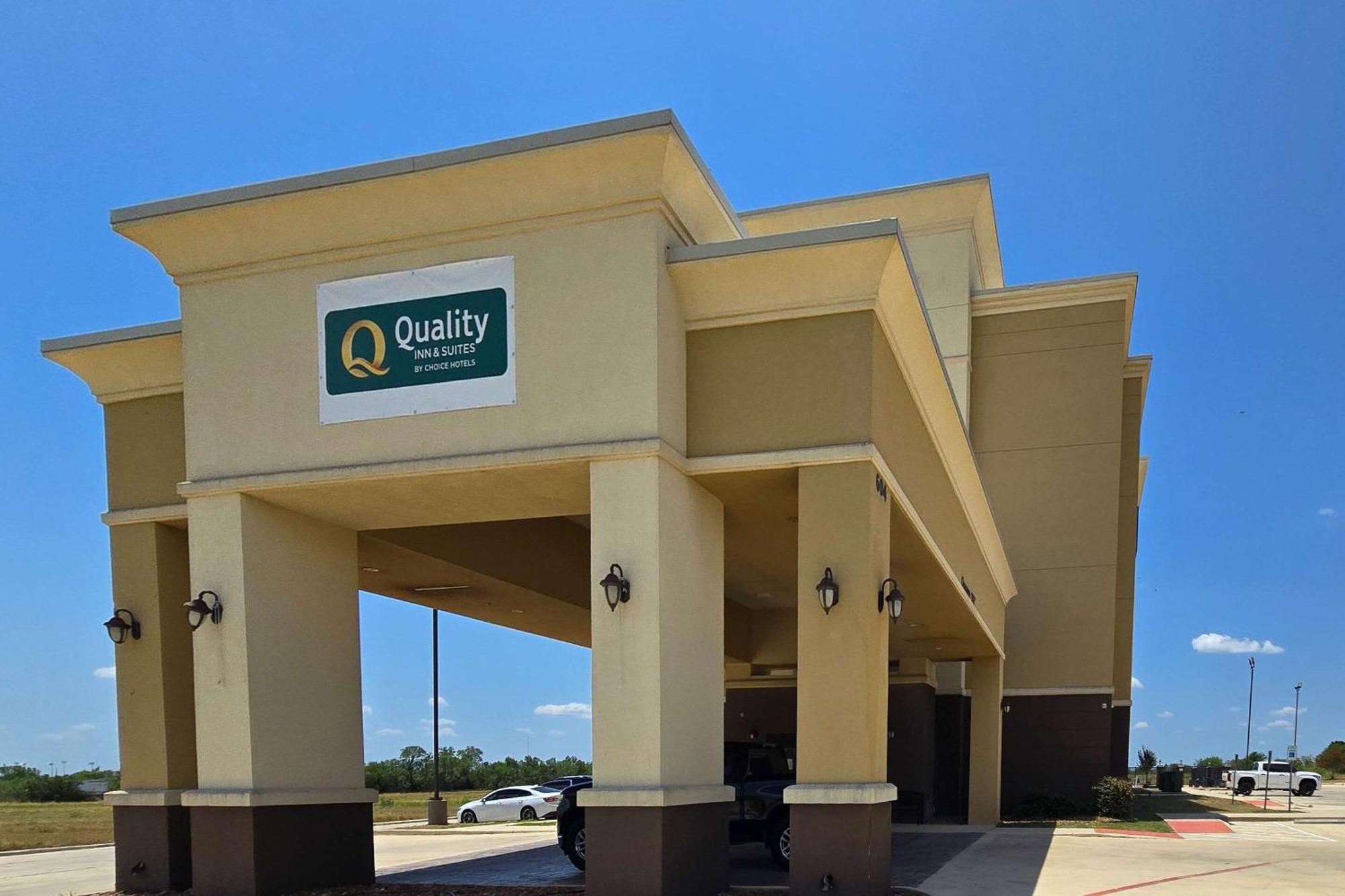 Quality Inn & Suites Pearsall Экстерьер фото