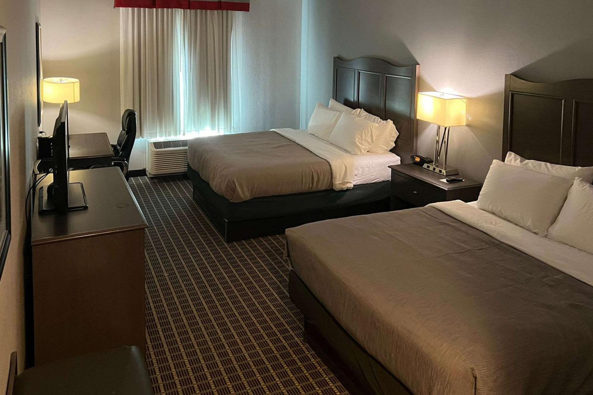 Quality Inn & Suites Pearsall Экстерьер фото